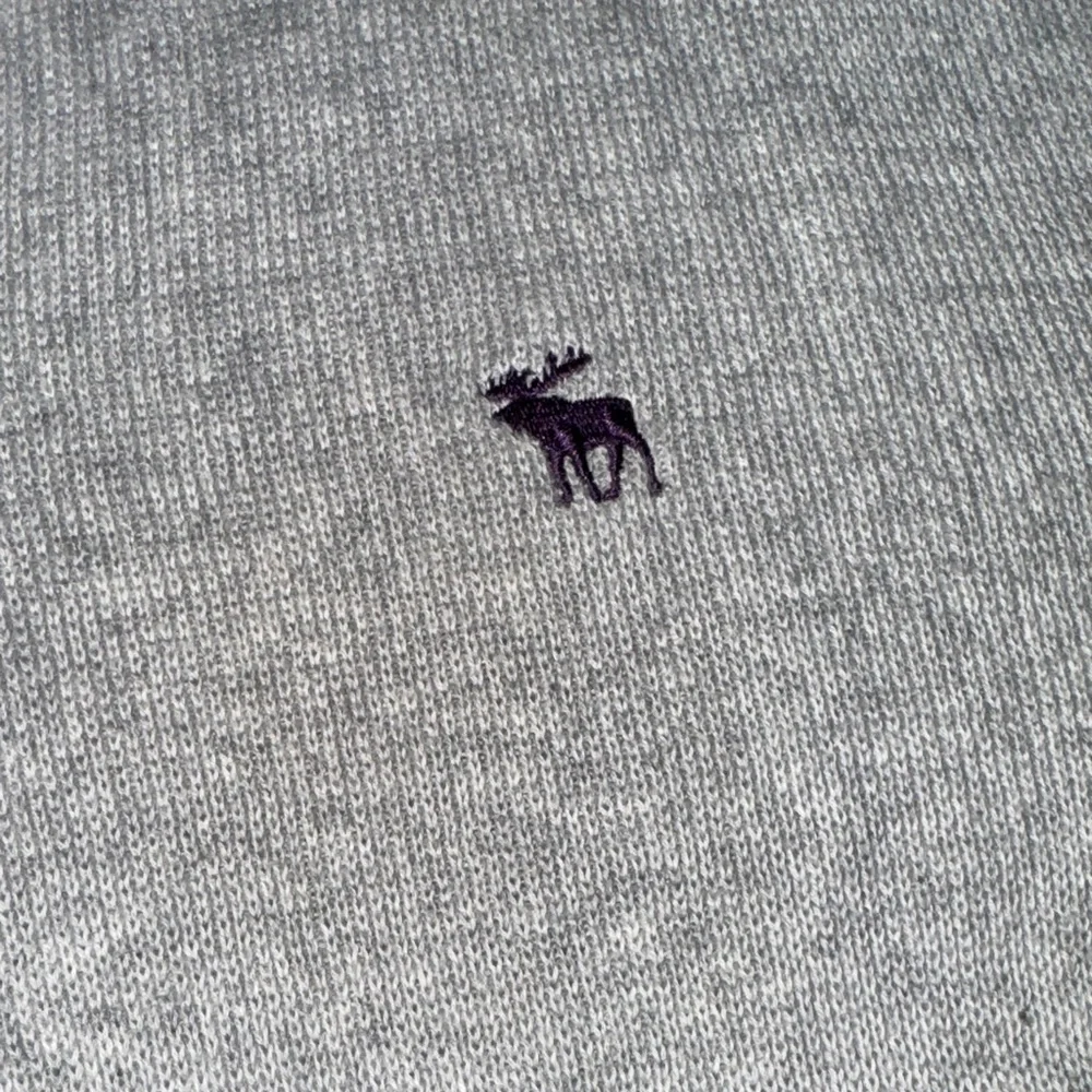80’s Vintage Abercrombie & Fitch 100% cotton V-Neck sweater!‎